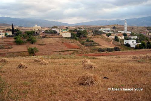 Anoual -  harvest season May 2008, view from Anoual road